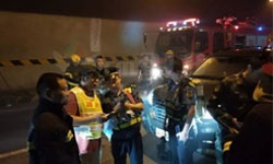 滬昆高速懷化段隧道發(fā)生貨車追尾起火，滯留人員依據隧道應急疏散燈具安全疏散